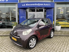 Toyota iQ - 1.0 VVTi 1e eigenaar Luxe uitvoering Leder | lichtmetalen velgen | Navi info Frank 0492-58