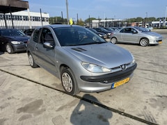 Peugeot 206 - 1.4 XT