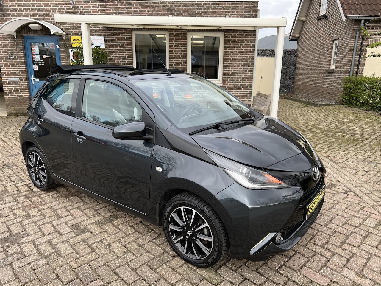 Toyota Aygo - 1.0 VVT-i 69pk 5D x-wave Style, Cabrio, Camera, BT - AutoWereld.nl