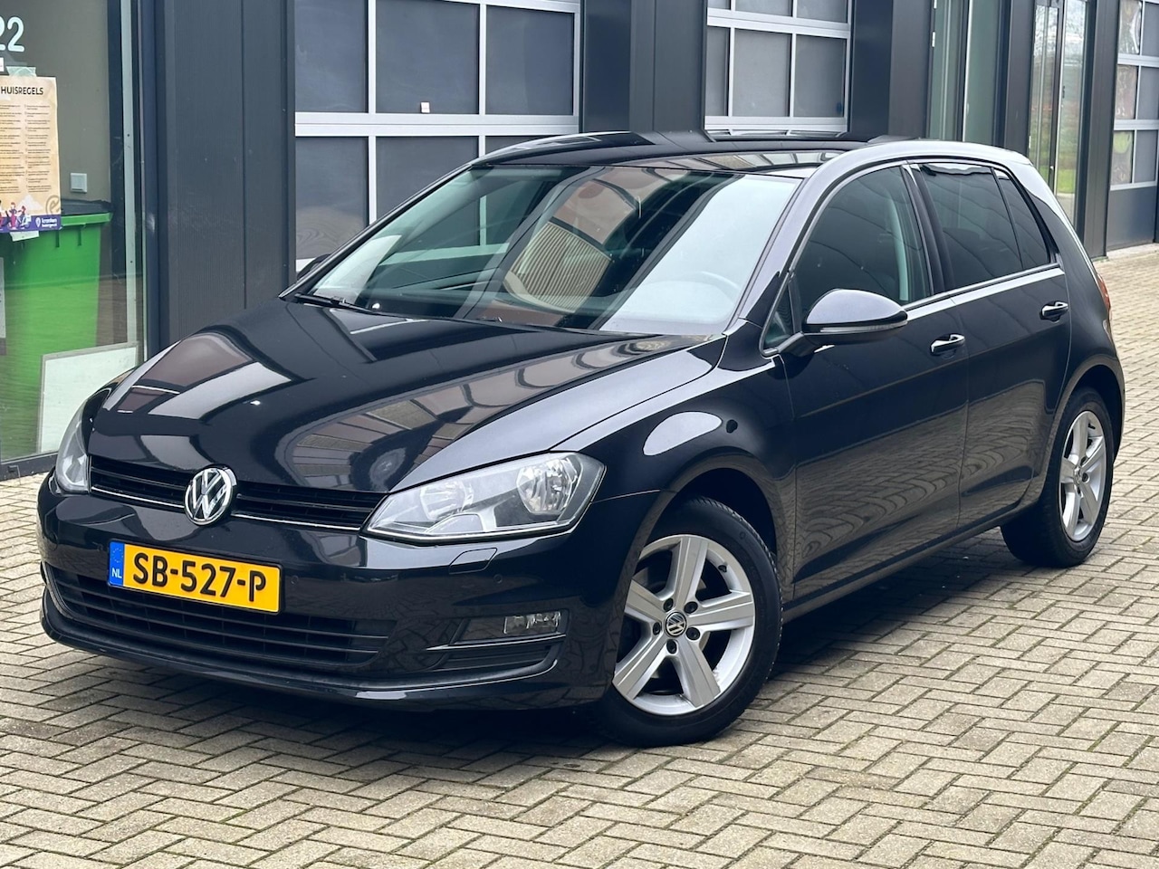 Volkswagen Golf - 1.2 TSI Highline Zwart - AutoWereld.nl