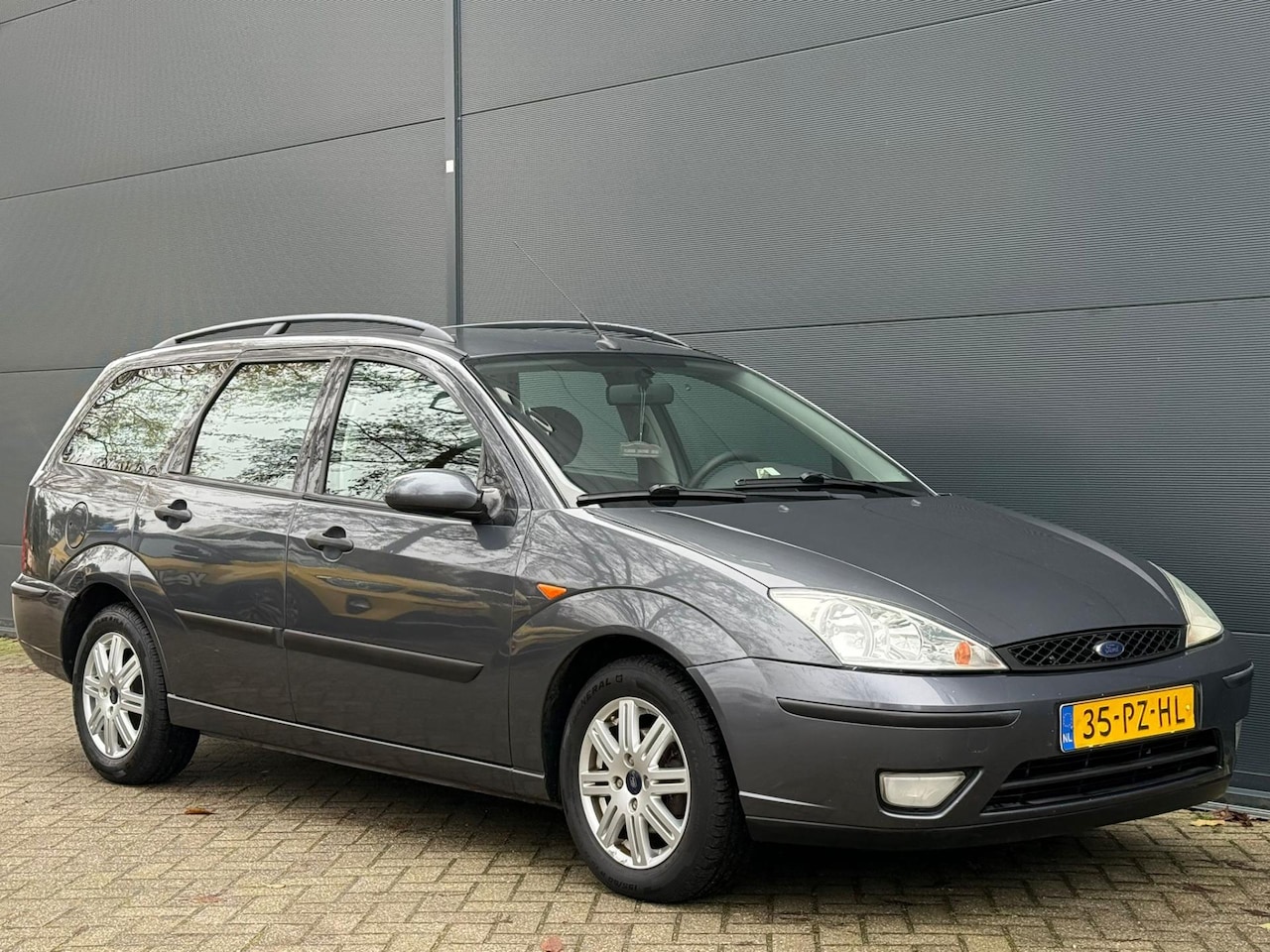 Ford Focus Wagon - 1.6-16V Futura NAVI | AIRCO | LEDER | ELEK RAMEN | NWE APK - AutoWereld.nl