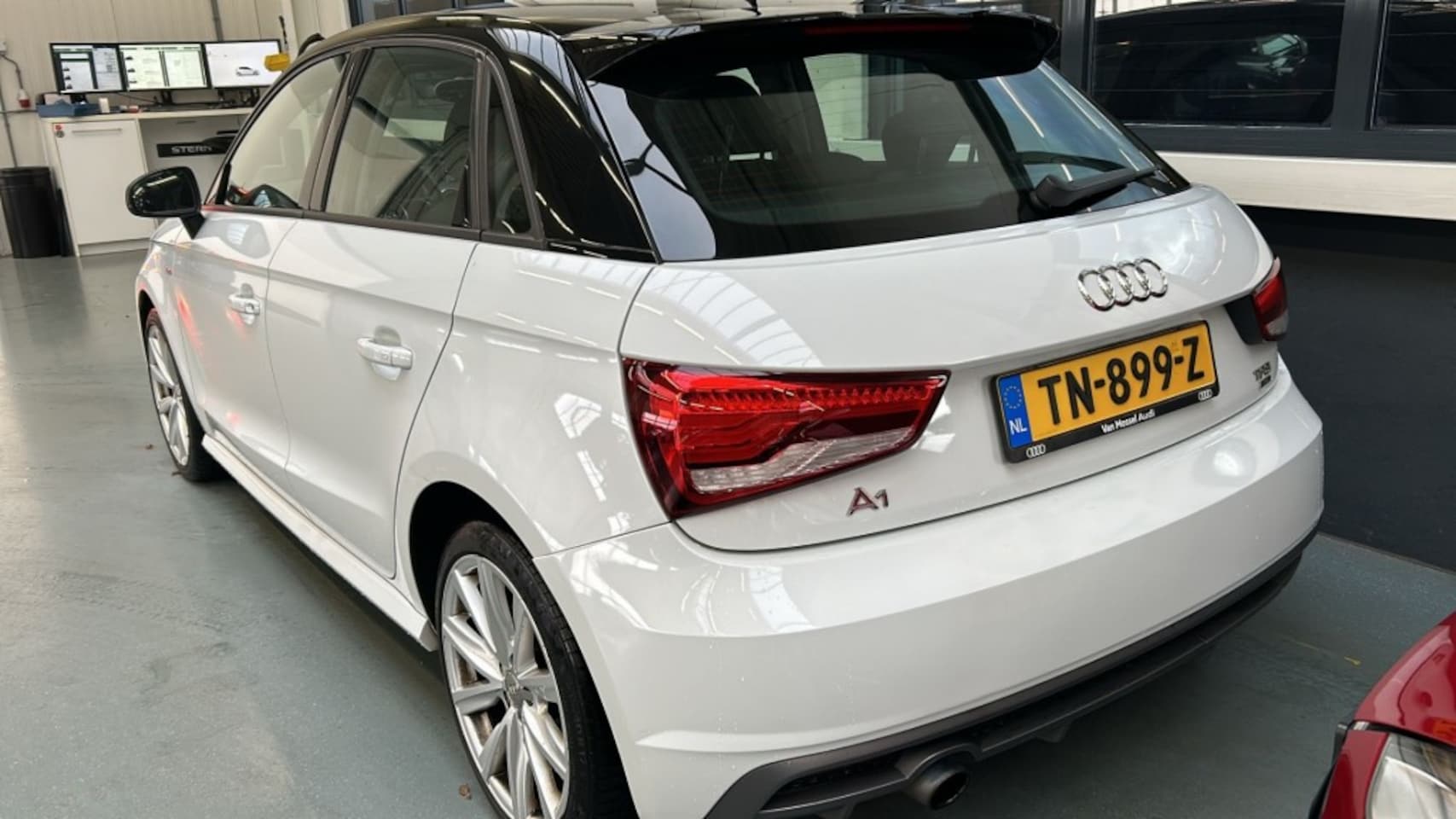 Audi A1 - 1.0 TFSI ADRENALIN S line exterieur - AutoWereld.nl