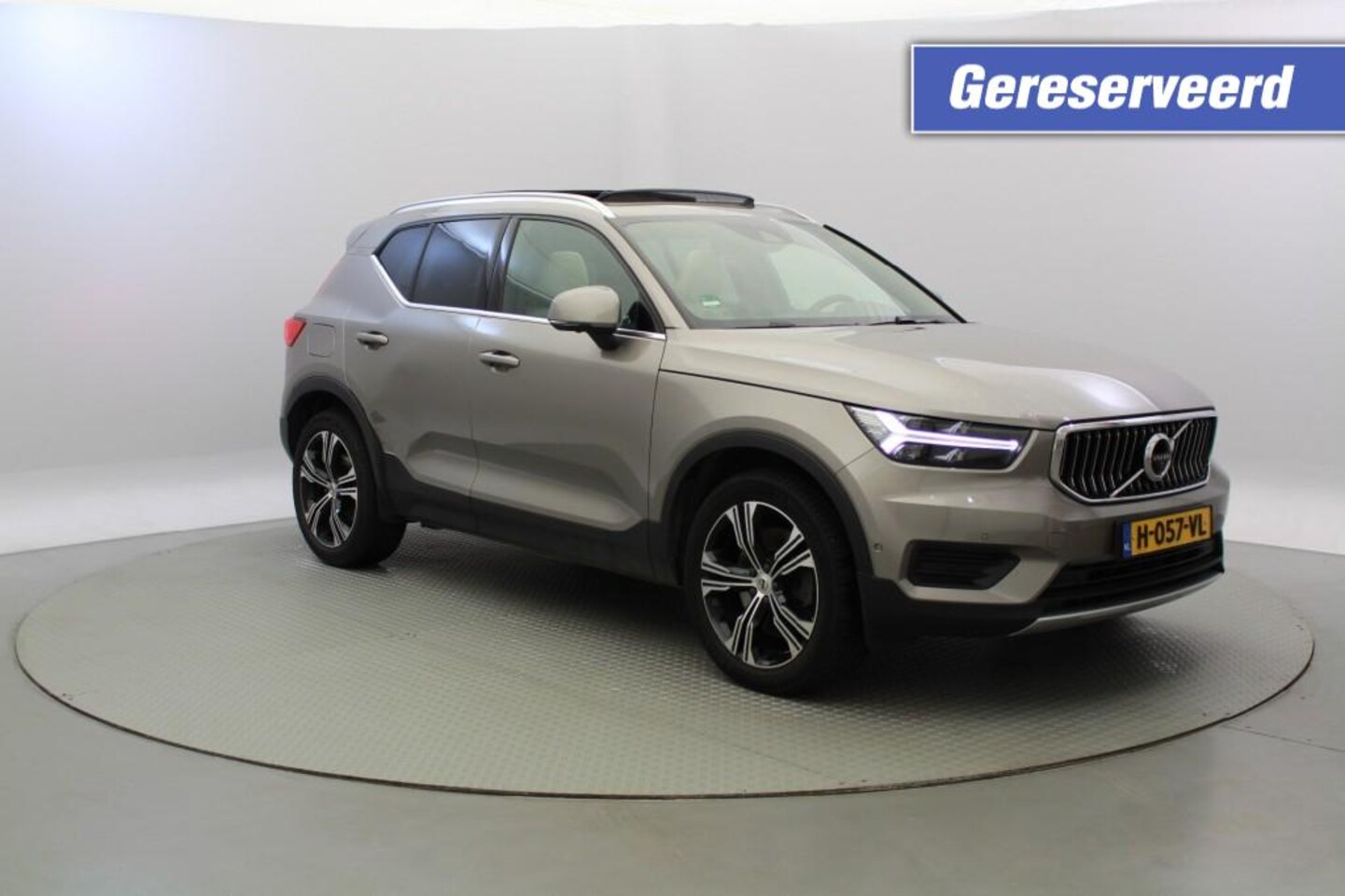 Volvo XC40 - T5 Hybrid Inscription Automaat - Panorama, 360 Camera GERESERVEE - AutoWereld.nl