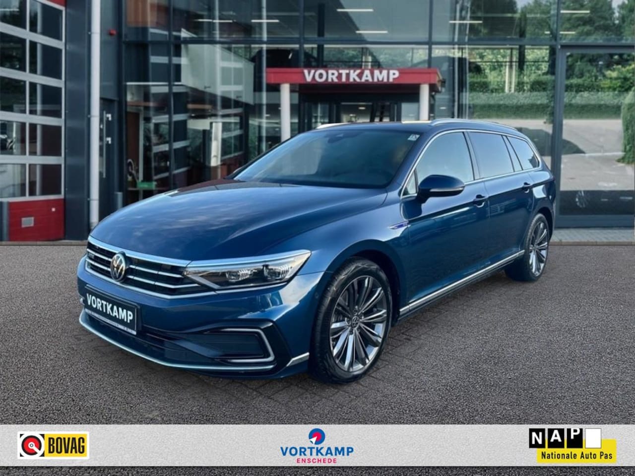 Volkswagen Passat Variant - 1.4 TSI DSG GTE LEDER/TREKHAAK/360CAMERA/NAVI/CARPLAY/ACC/STOELV - AutoWereld.nl