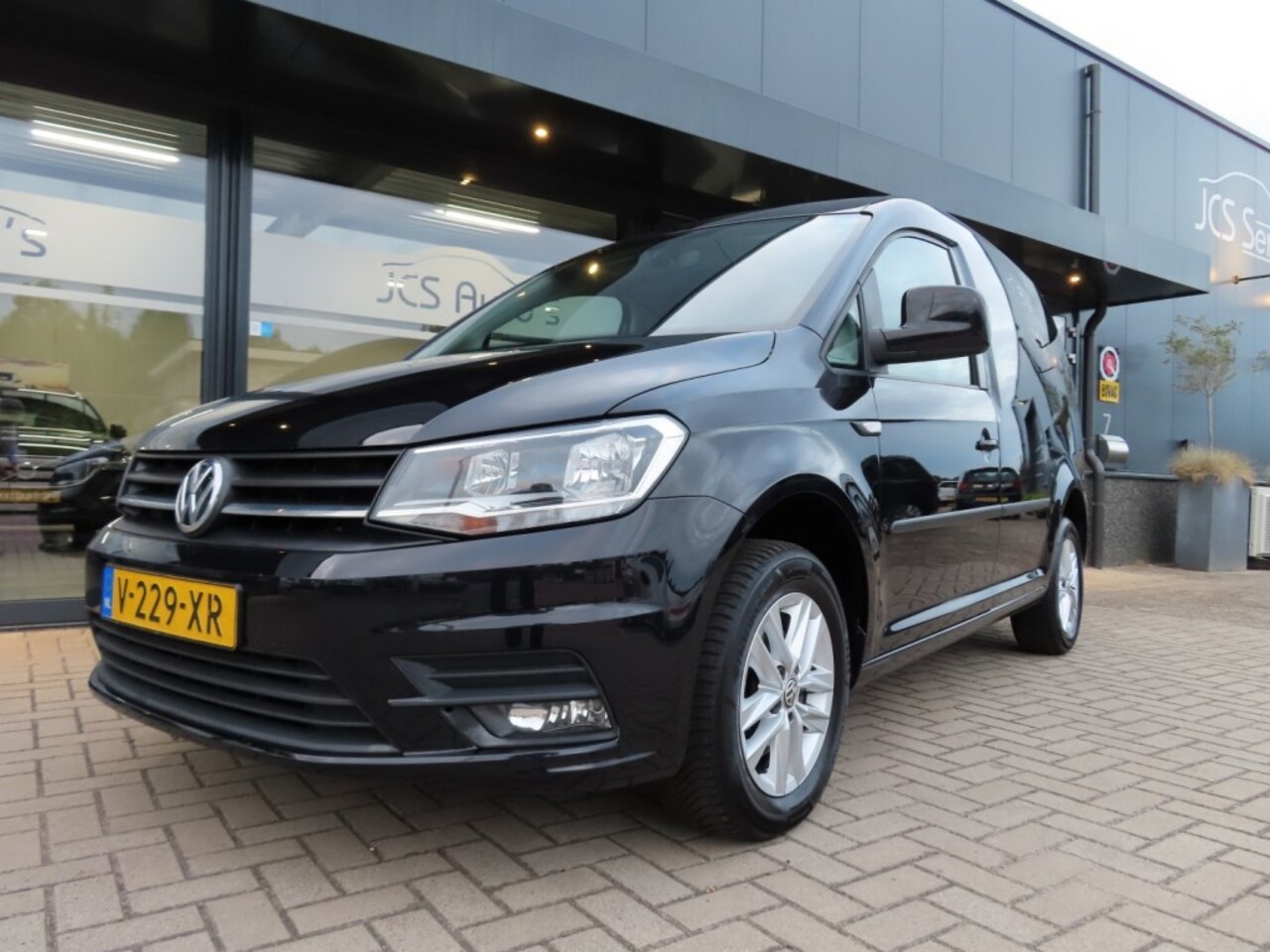 Volkswagen Caddy - 2.0 TDI DSG Highline Airco Cruise Pdc Zwart 2019 - AutoWereld.nl