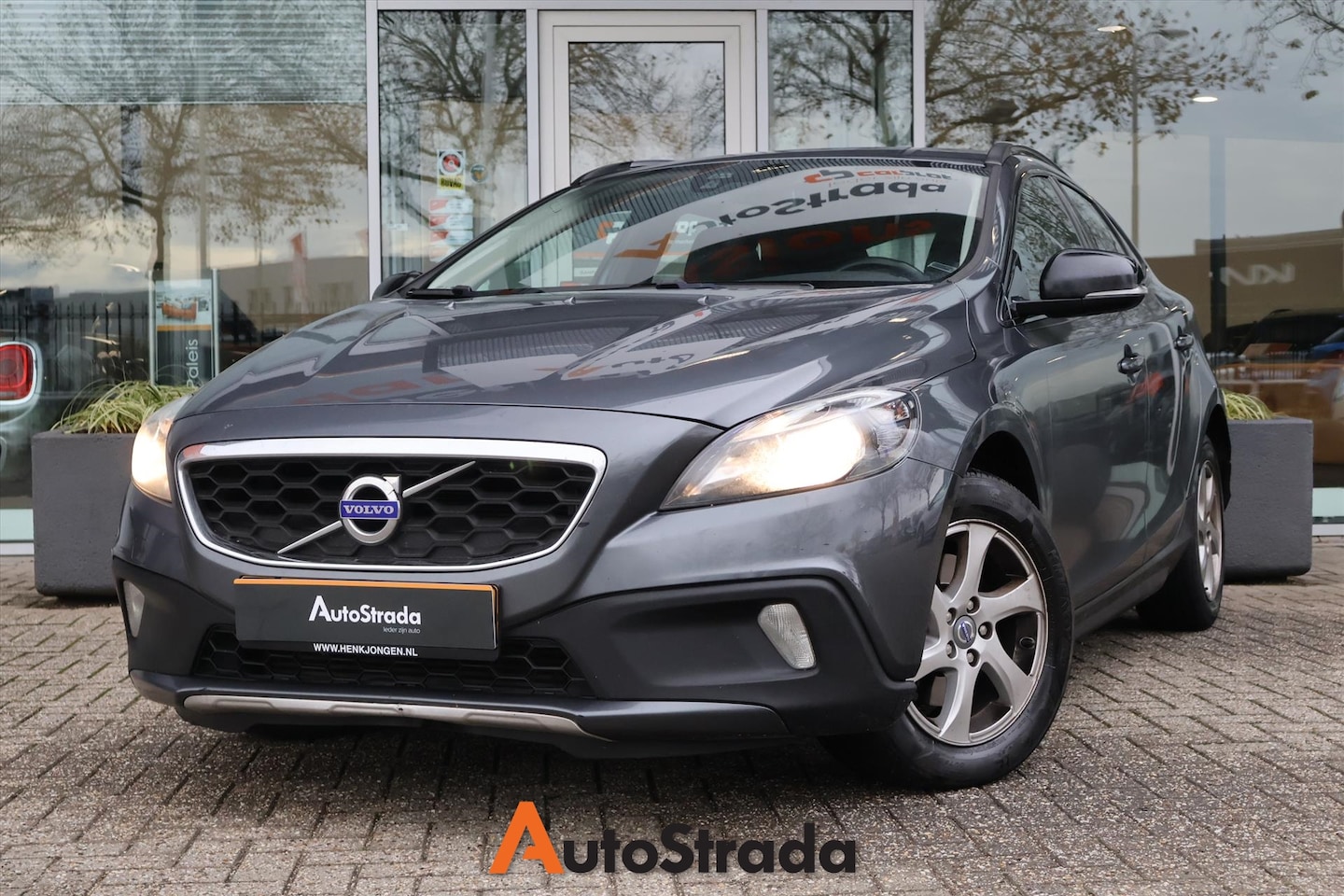 Volvo V40 Cross Country - T4 Summum 180PK I Navi I Leder I Trekhaak I Camera I Stoelverwarming - AutoWereld.nl