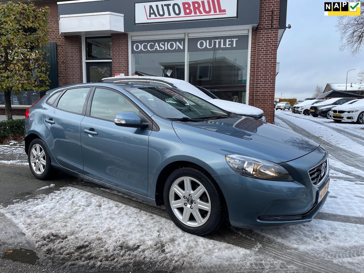 Volvo V40 - 1.6 D2 / Airco / Trekh / LM - AutoWereld.nl