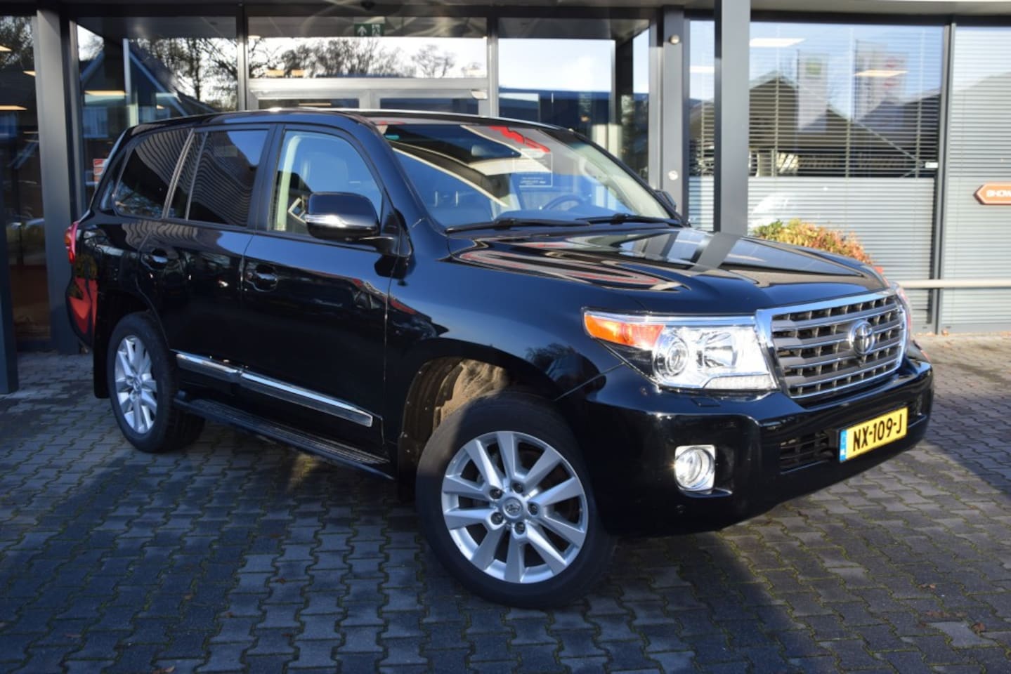 Toyota Land Cruiser V8 - 4.6 V8 EXECUTIVE A/T 5 SITZ MARGE - AutoWereld.nl