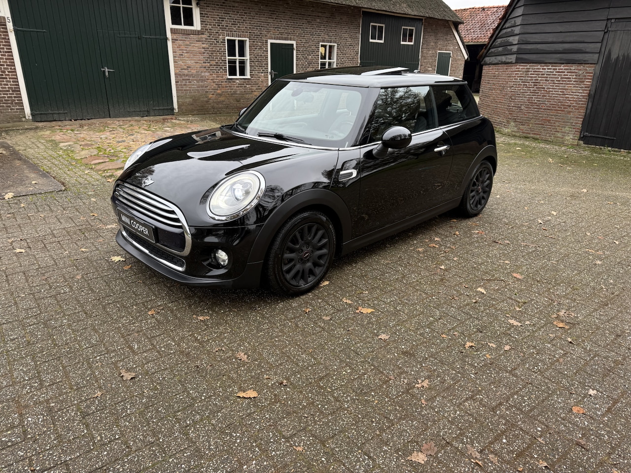 MINI Cooper - Mini 1.5 Chili. Panoramadak,LED,Half leer. Volle auto ! Zeer mooi !! - AutoWereld.nl