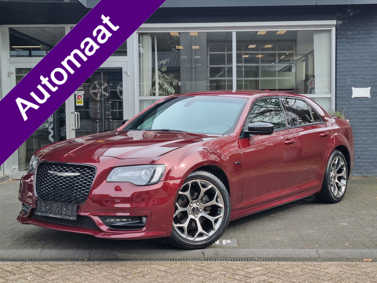 Chrysler 300C - 3.6 V6 Bourgundy / LEDER / STOELVERW. / BEATS AUDIO / CLIMA / - AutoWereld.nl