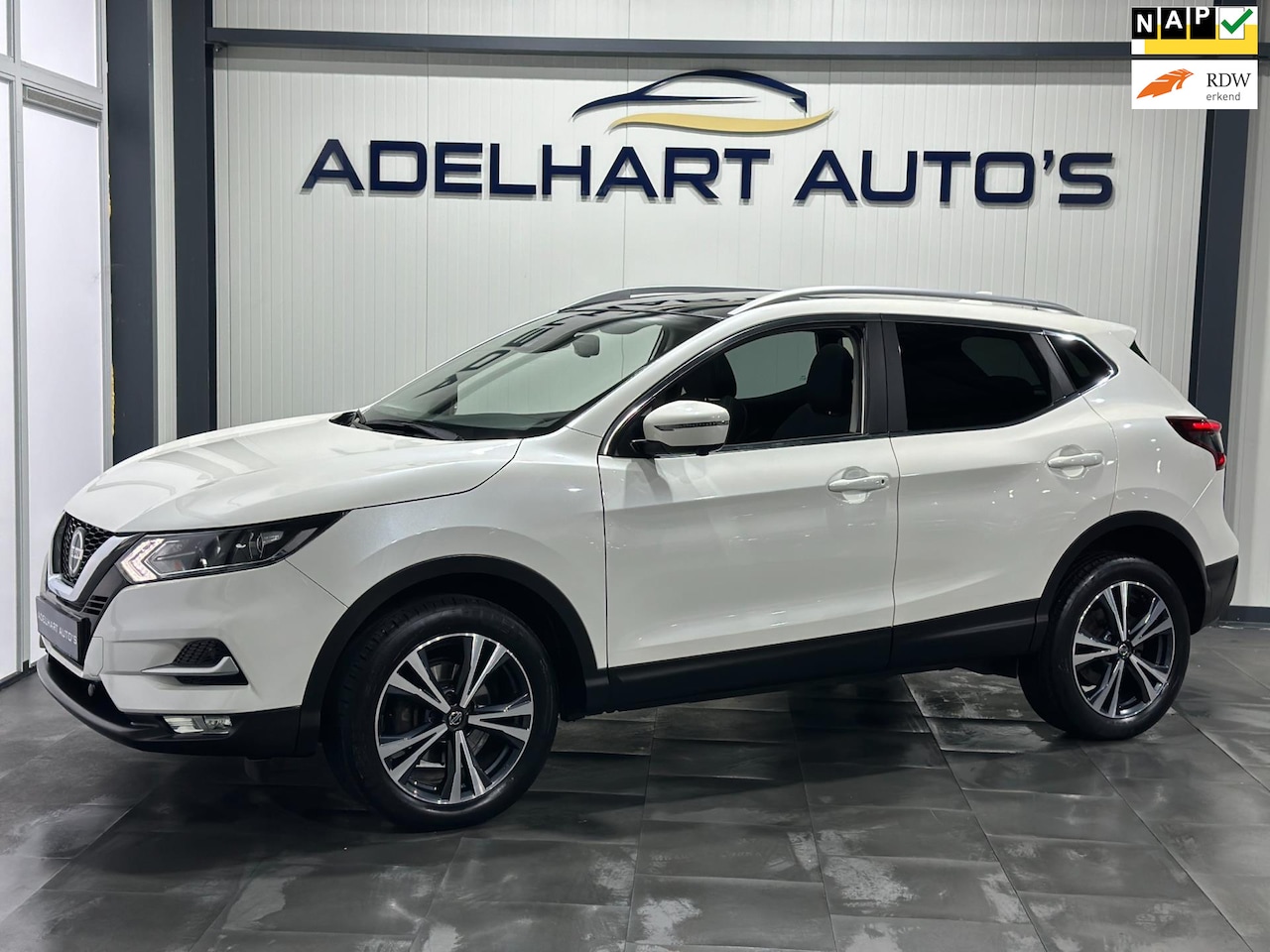 Nissan Qashqai - 1.3 DIG-T N-Connecta 160 PK / Panorama dak / Navigatie full map / 360 Camera / etc.. - AutoWereld.nl