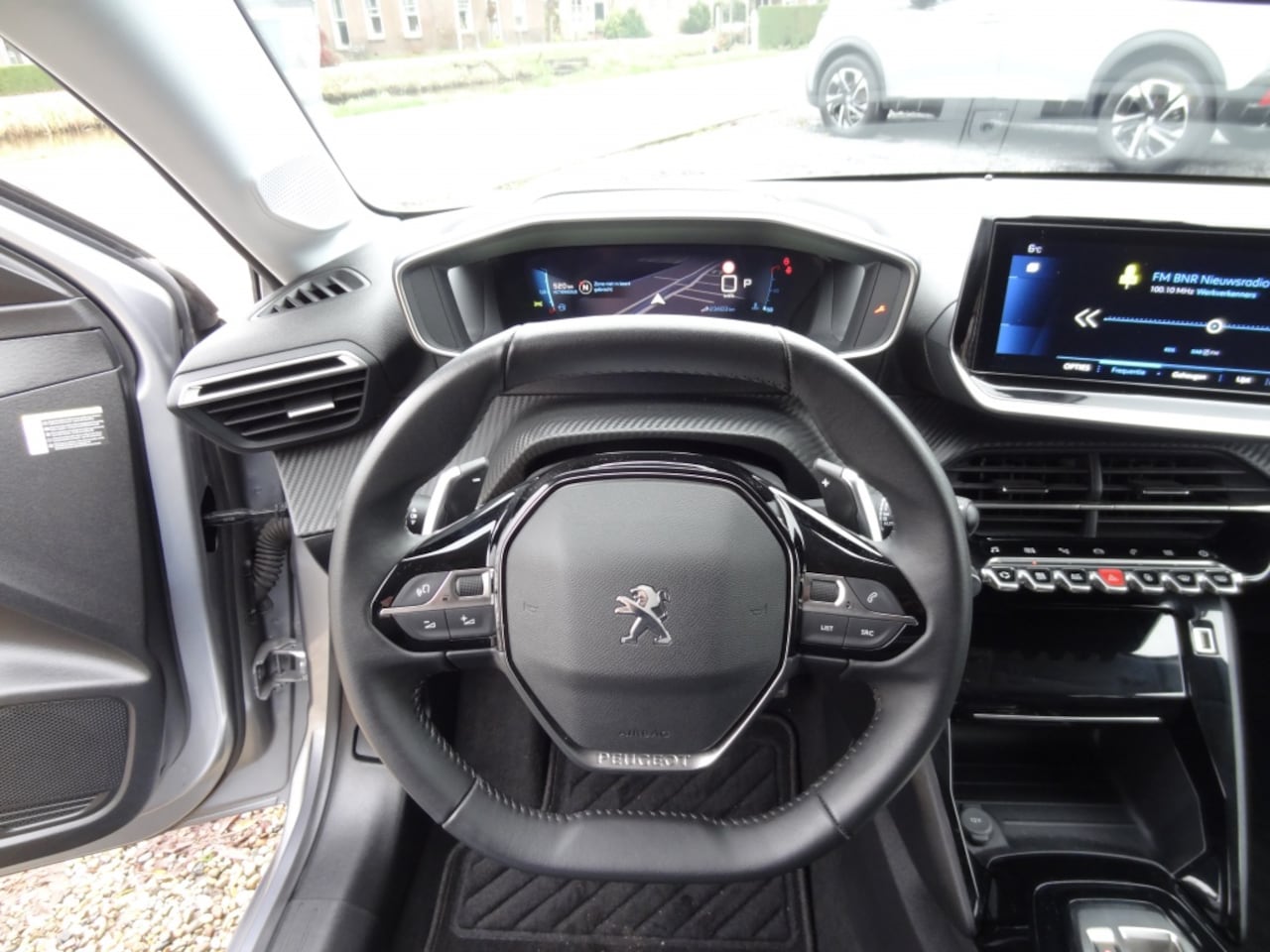 Peugeot 208 - 1.2 PT Aut. Allure Pack Navigatie