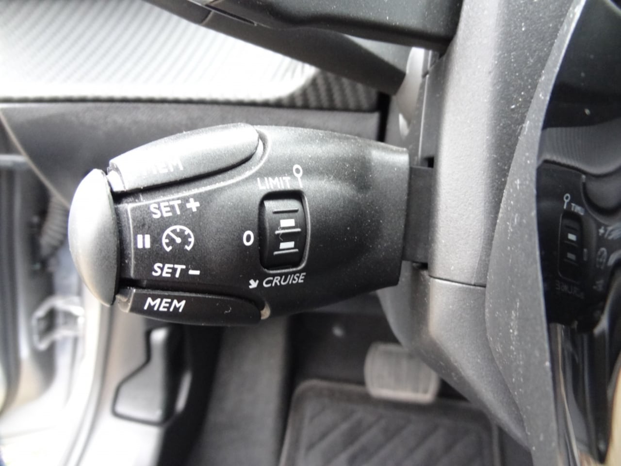 Peugeot 208 - 1.2 PT Aut. Allure Pack Navigatie
