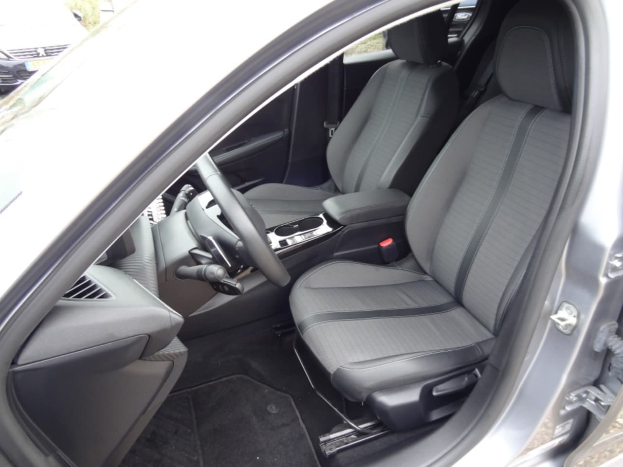 Peugeot 208 - 1.2 PT Aut. Allure Pack Navigatie