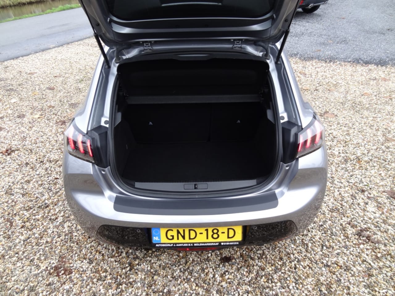 Peugeot 208 - 1.2 PT Aut. Allure Pack Navigatie
