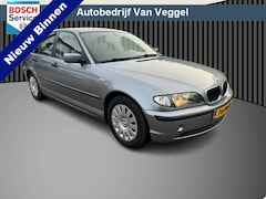 BMW 3-serie - 316i Black&Silver II trekhaak, navi, airco, cruise