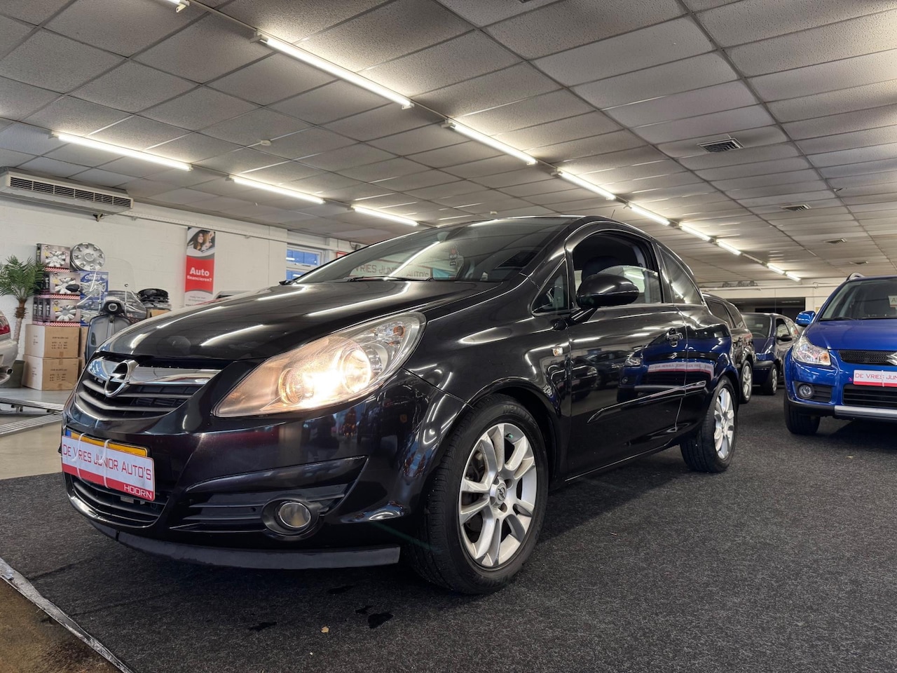 Opel Corsa - 1.2-16V Essentia. Airco, Lichtmetaal, trekhaak en meer! - AutoWereld.nl