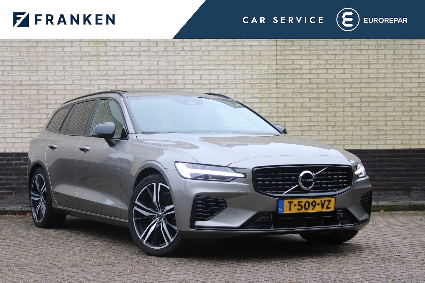 Volvo V60 - 2.0 T6 Recharge AWD R-Design | Panoramadak | Leder | H&K | Trekhaak - AutoWereld.nl