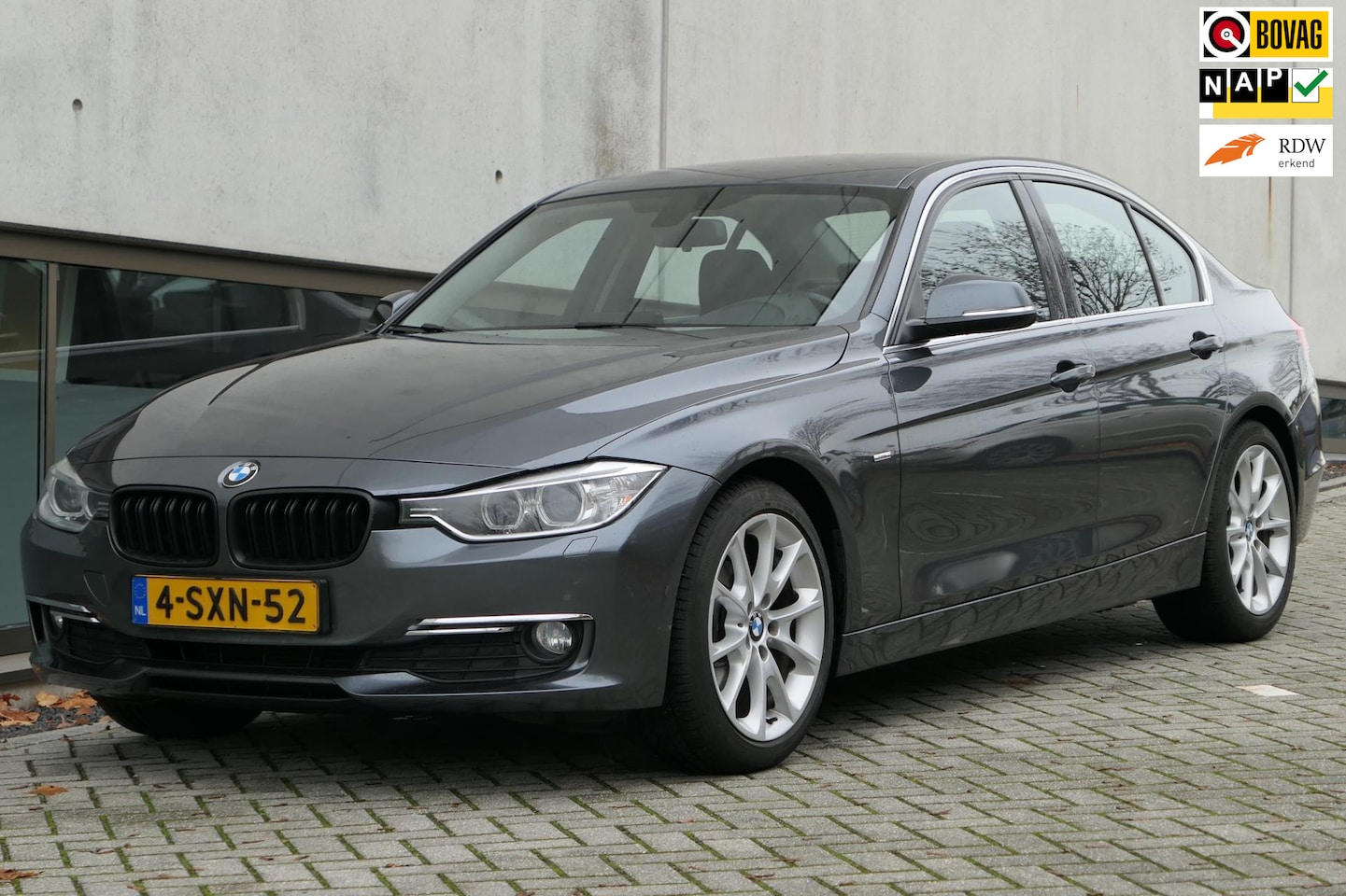 BMW 3-serie - 320i EfficientDynamics Edition Executive NAP Navigatie Sportstoelen Stoelverwarming - AutoWereld.nl