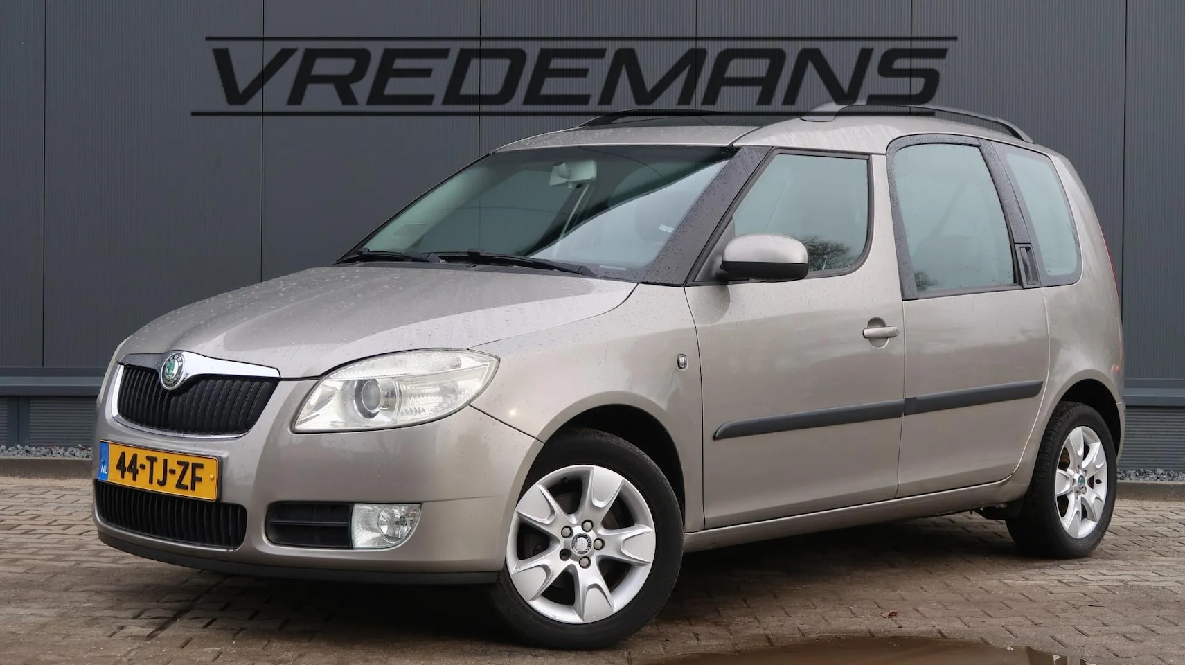 Skoda Roomster - 1.4-16V Comfort PANO - AutoWereld.nl