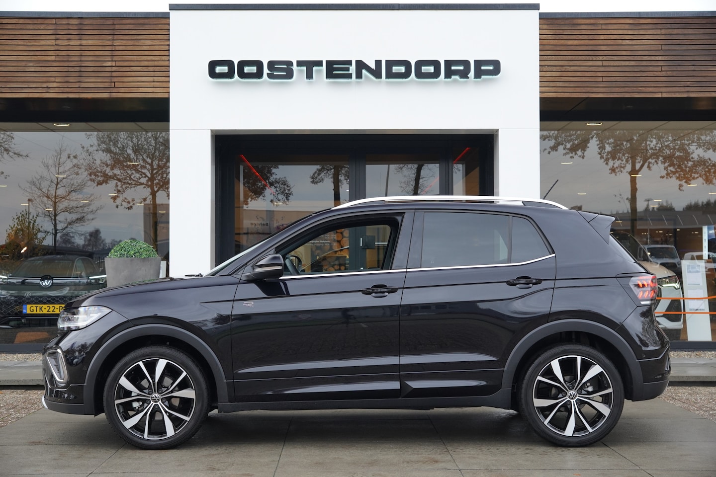 Volkswagen T-Cross - 1.5TSI/150pk R-Line BEATS DSG Automaat|2024|Navigatie|LED|Trekhaak|18"LMV|Carplay/AndroidA - AutoWereld.nl