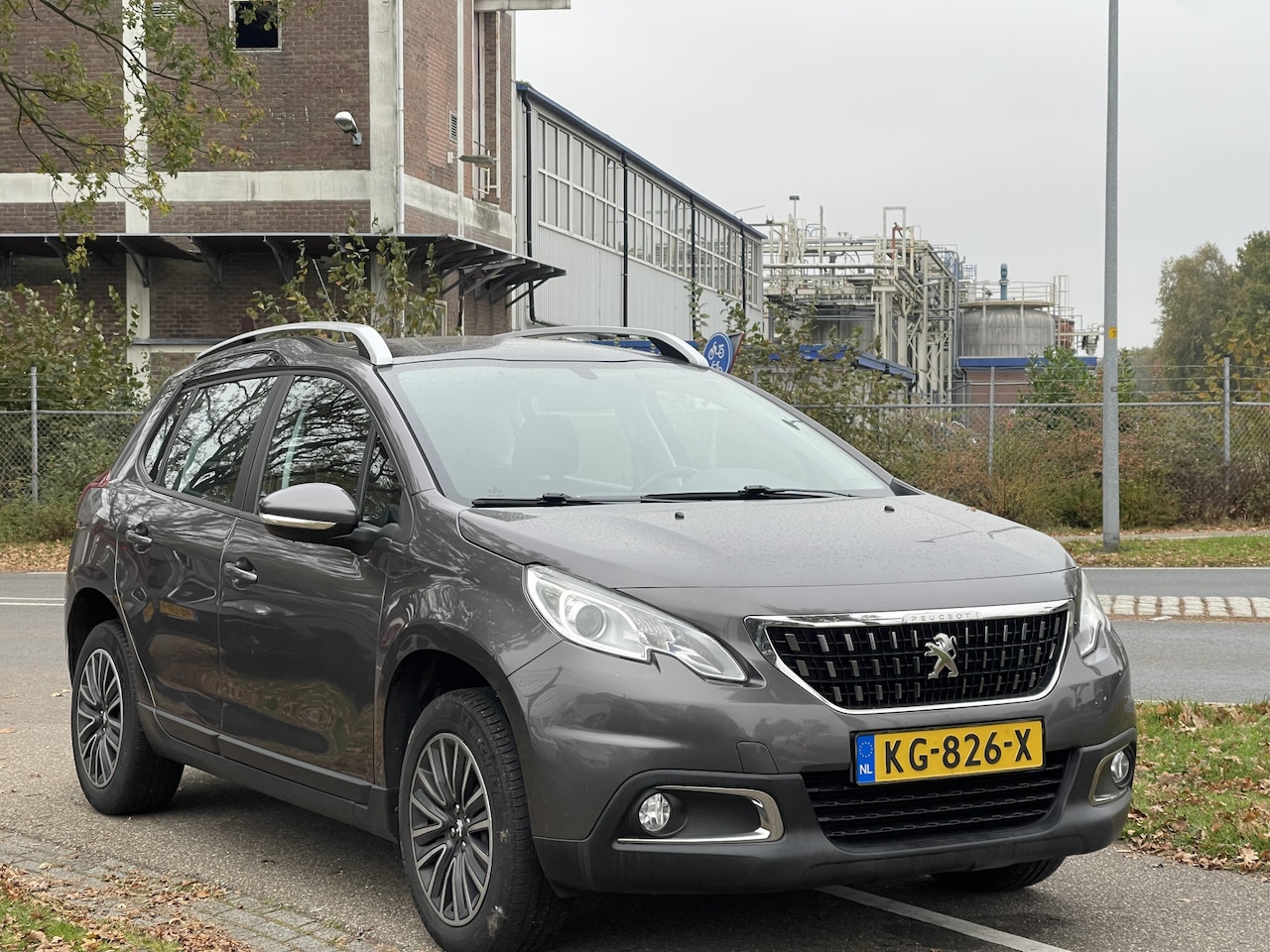 Peugeot 2008 - 1.2 PureTech Blue Lion | Panoramadak | Full Options | Trekhaak | APK Nieuw - AutoWereld.nl