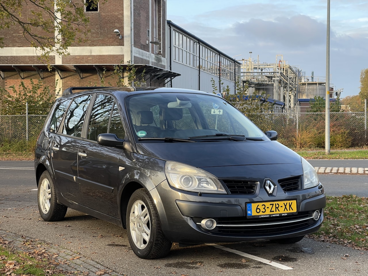 Renault Grand Scénic - 1.6-16V Tech Line | Dealer Onderhouden | Trekhaak | Parkeersensoren | NAV | Cruise Control - AutoWereld.nl