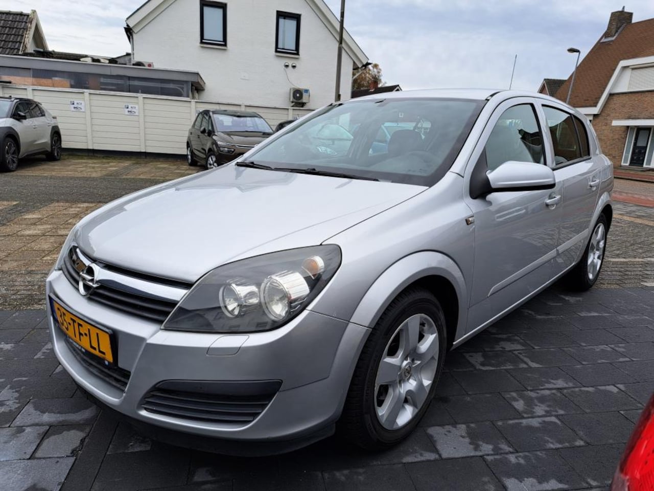 Opel Astra - 1.4 EDITION 5 DEURS NIEUWSTAAT NIEUWE BANDEN NIEUWE AIRCO - AutoWereld.nl