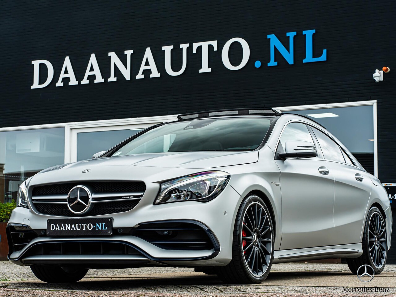 Mercedes-Benz CLA-Klasse - CLA45 AMG 4MATIC Schaalstoelen Magno lak Pano - AutoWereld.nl