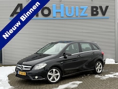 Mercedes-Benz B-klasse - 180 Automaat Ambition Trekhaak Navigatie Parkeersensoren 17 Inch Cruise Control