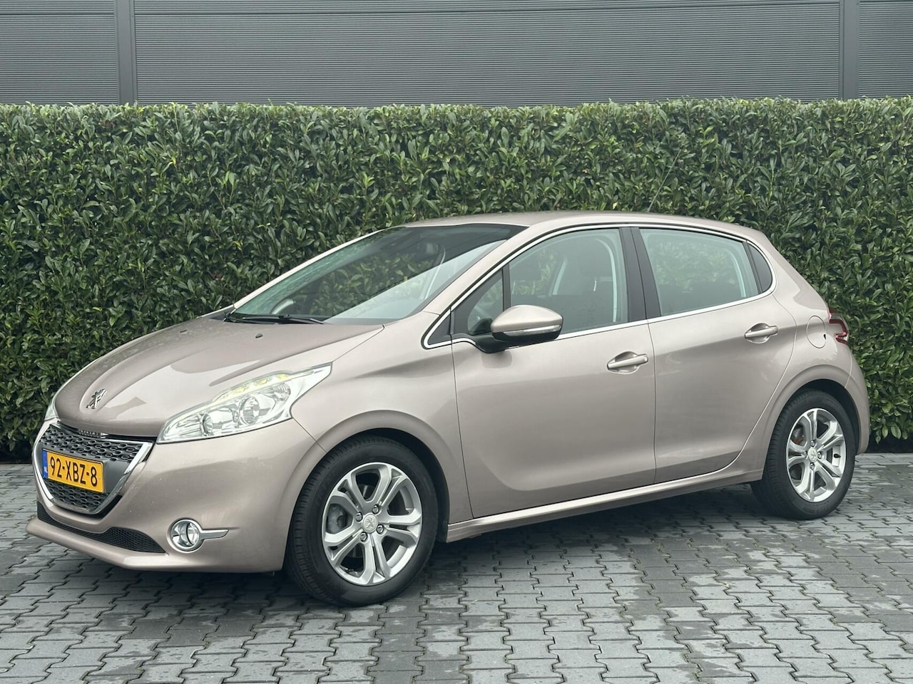 Peugeot 208 - 1.6 VTi ALLURE NL AUTO, NAP, CRUISE, ECC-AIRCO, LICHTMETAAL 16" - AutoWereld.nl