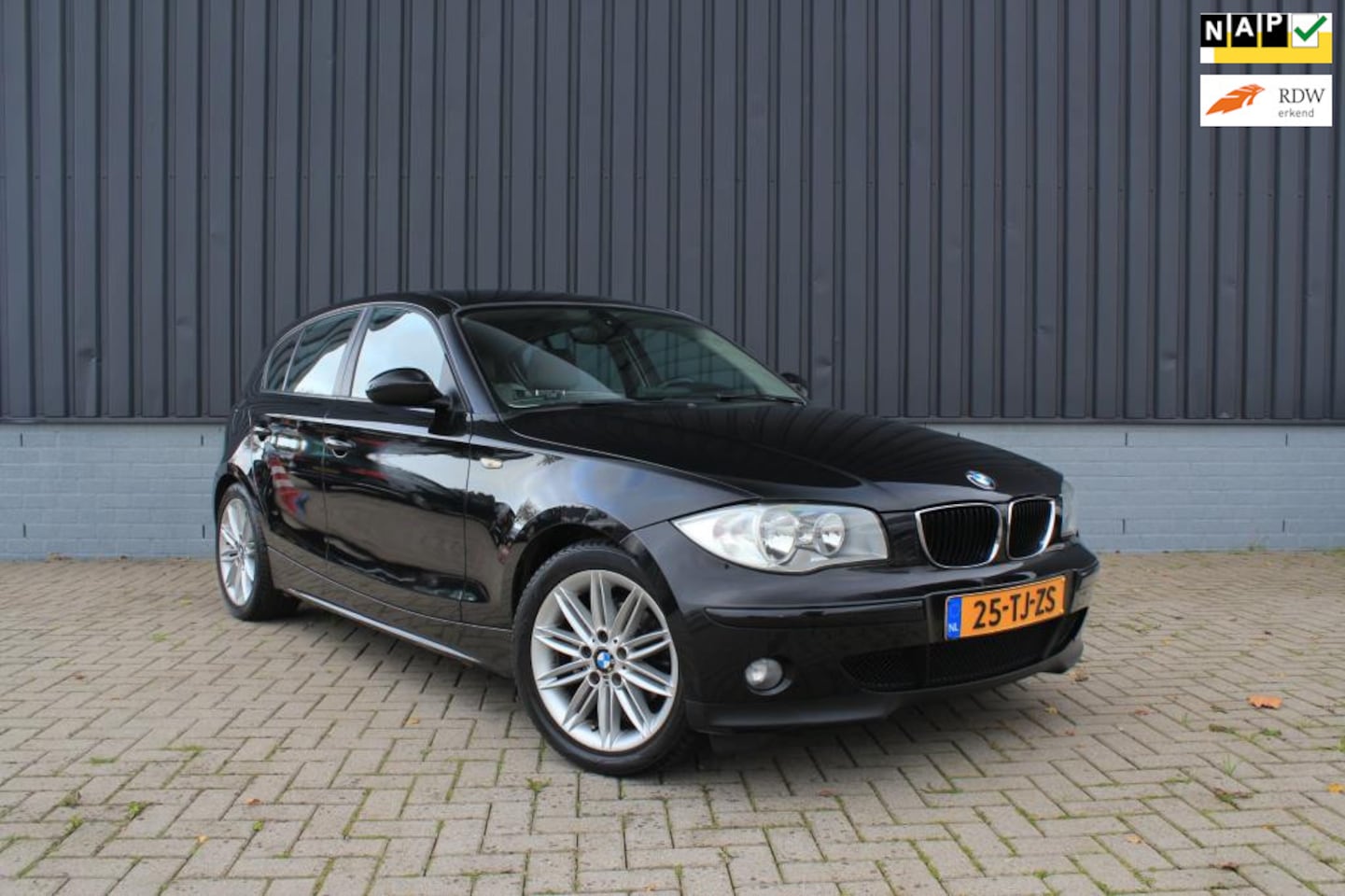 BMW 1-serie - 118i High Executive AUTOMAAT CRUISE NAVIGATIE - AutoWereld.nl