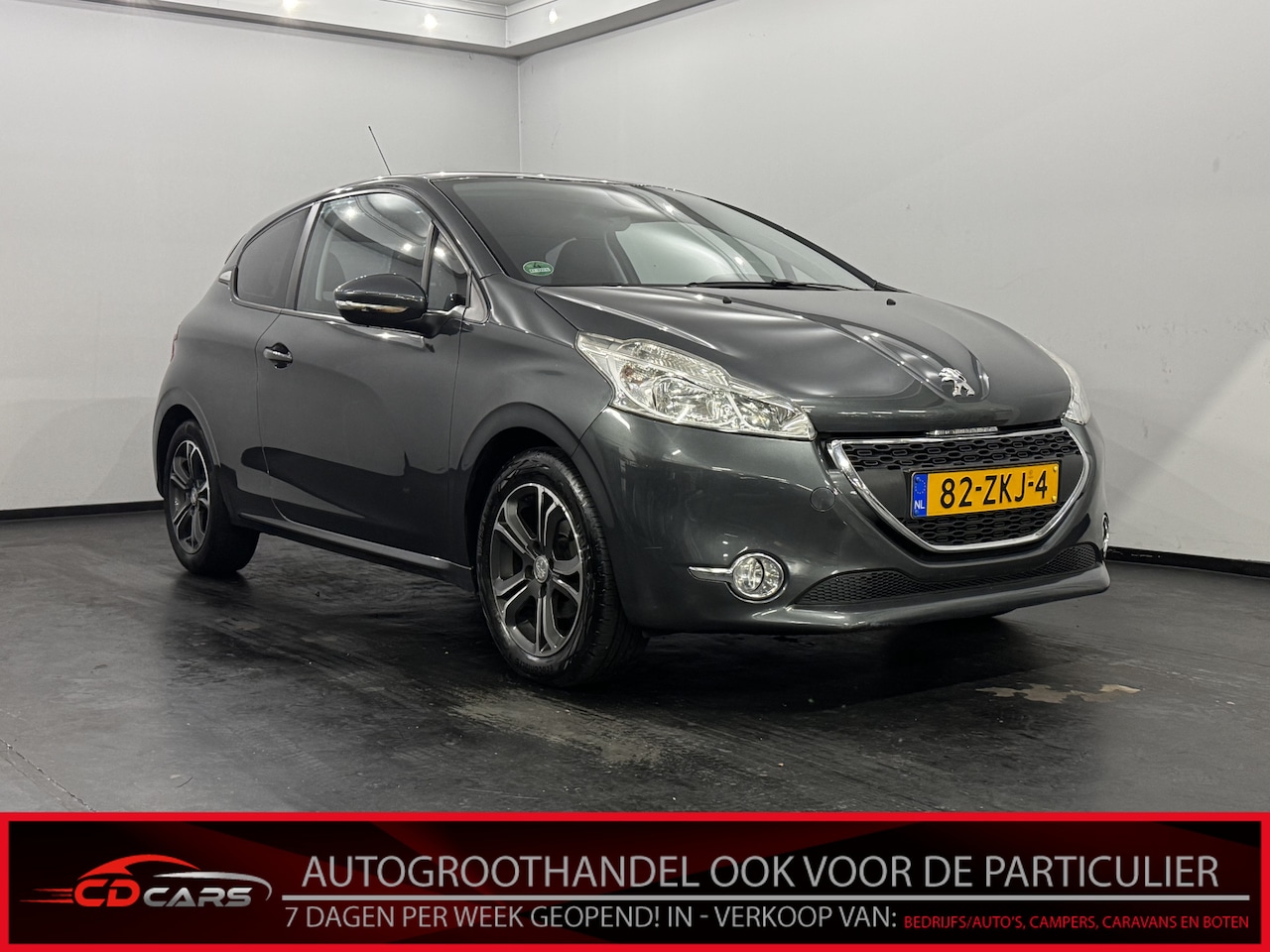 Peugeot 208 - 1.2 VTi Envy Clima, Parkeer sensoren, Navi, Cruise control, Lichtmetalen velgen - AutoWereld.nl