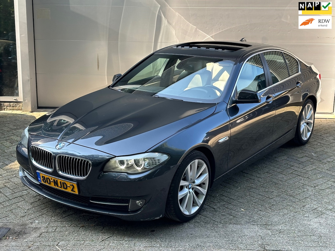 BMW 5-serie - 528i High Executive l SChuifdak l Grootbeeld Navi l Xenon l Volleder Comfort Stoelen l Vol - AutoWereld.nl