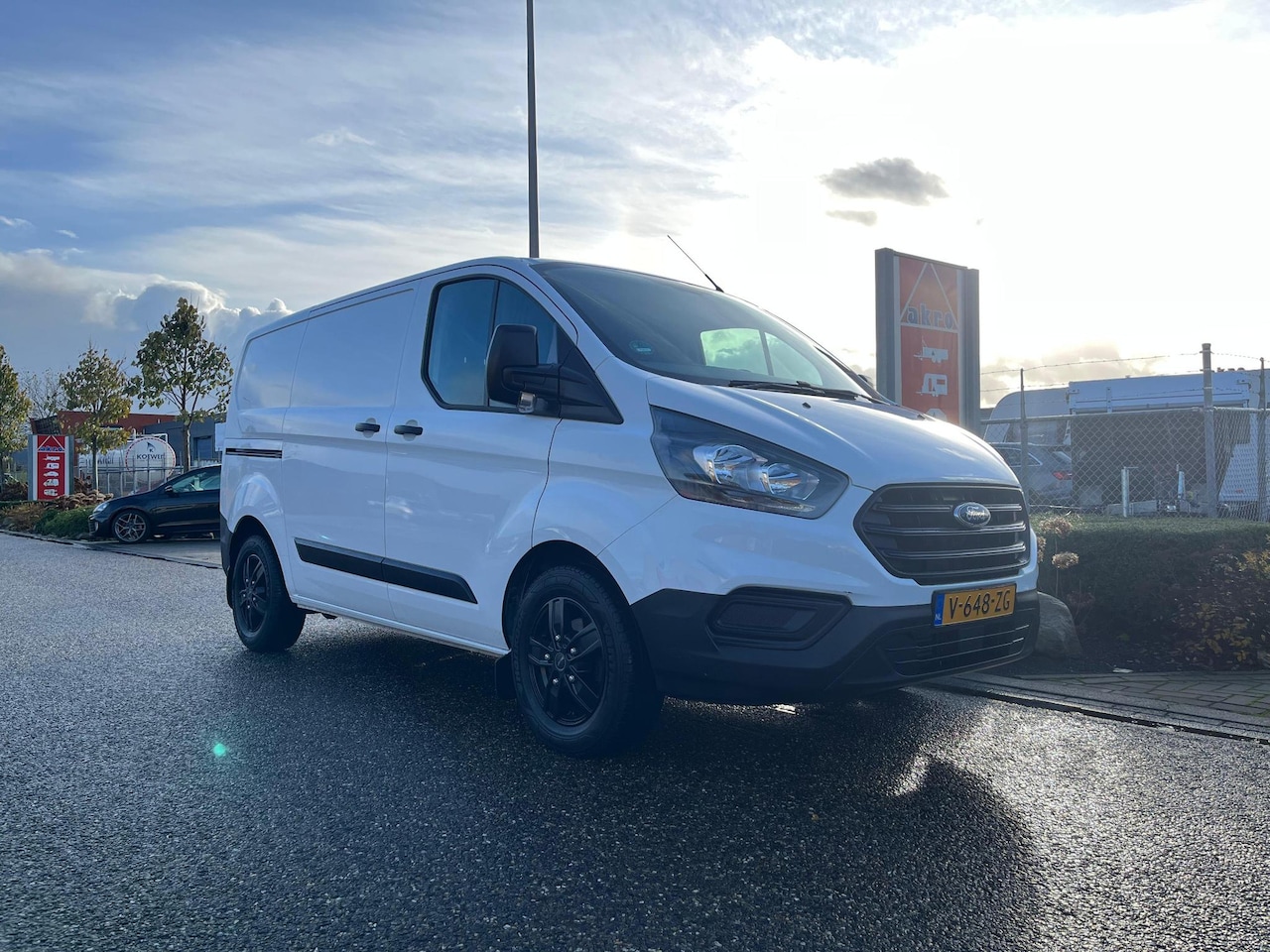 Ford Transit Custom - 280 2.0 TDCI L1H1 Ambiente | Bluetooth | Trekhaak | GOED ONDERHOUDEN | Lat om lat betimmer - AutoWereld.nl