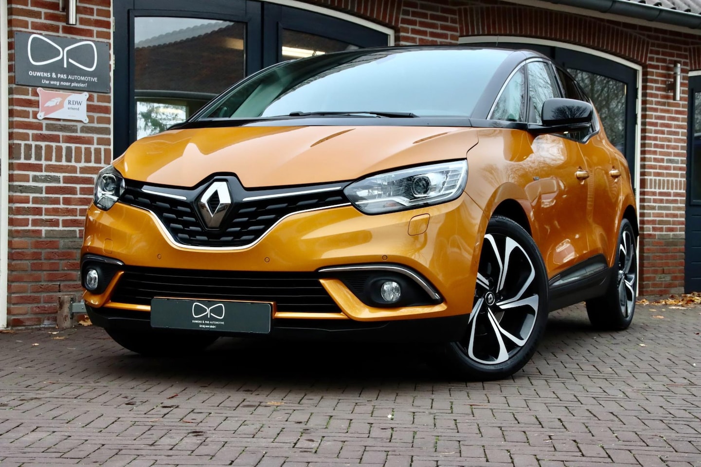 Renault Scénic - 1.2 TCe Bose | CAMERA | MASSAGE | NAVIGATIE | CRUISE - AutoWereld.nl