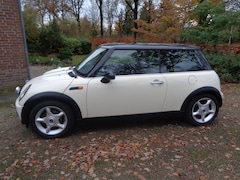 MINI Cooper - 1.6 Cooper Pepper auto heeft voor schade  rijd prima