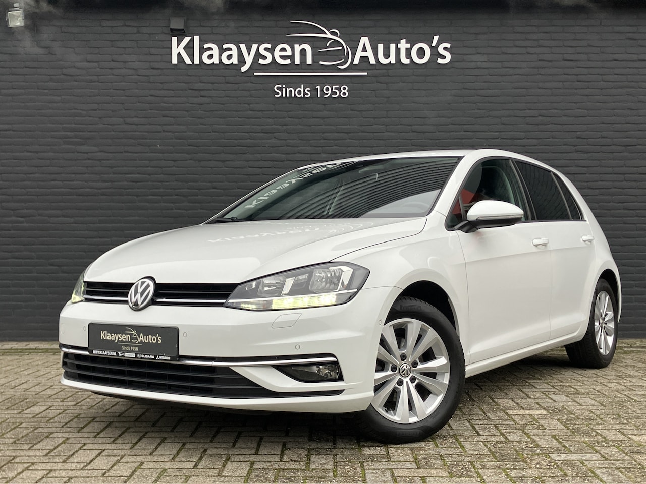 Volkswagen Golf - 1.0 TSI 115 pk Comfortline Business AUT. | dealer onderhouden | navigatie | camera | keyle - AutoWereld.nl