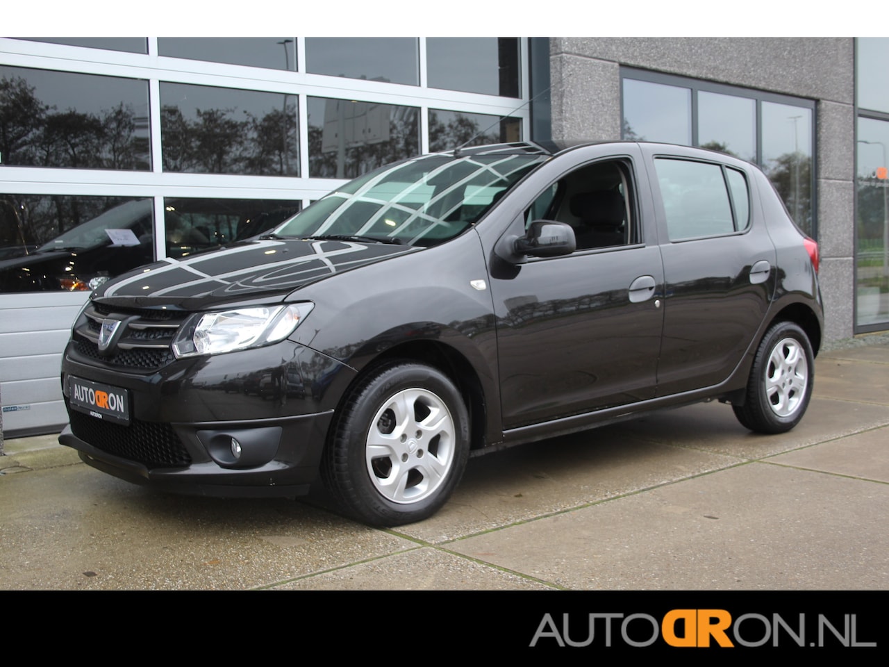 Dacia Sandero - 0.9 TCe 90 Pk Lauréate Navigatie, Cruise Control, LM , Airco - AutoWereld.nl