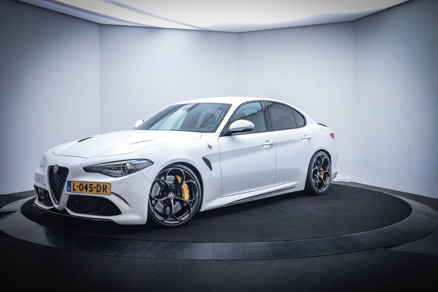 Alfa Romeo Giulia - 2.9 V6 Quadrifoglio 2.9 V6 510 Pk Quadrifoglio - AutoWereld.nl