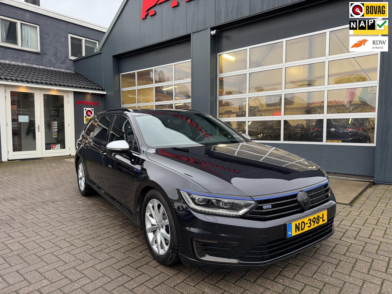 Volkswagen Passat Variant - 1.4 TSI GTE Connected Series Plus / Pano / Full Led / ACC / Trekhaak . - AutoWereld.nl