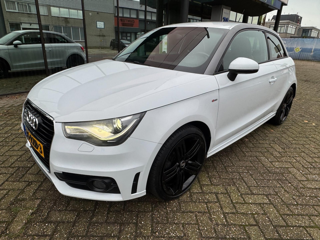 Audi A1 - 1.2 TFSI S-Line / Navi / Xenon / PDC / Leder - AutoWereld.nl