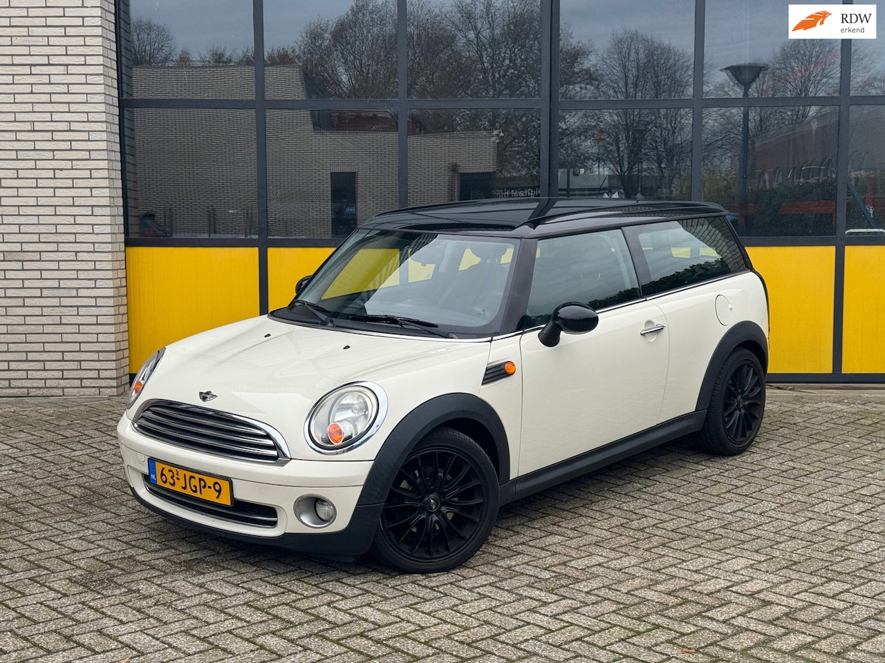 MINI Clubman - 1.6 Cooper Mini 1.6 Cooper, Stoelverwarming, Airco & cruise control - AutoWereld.nl