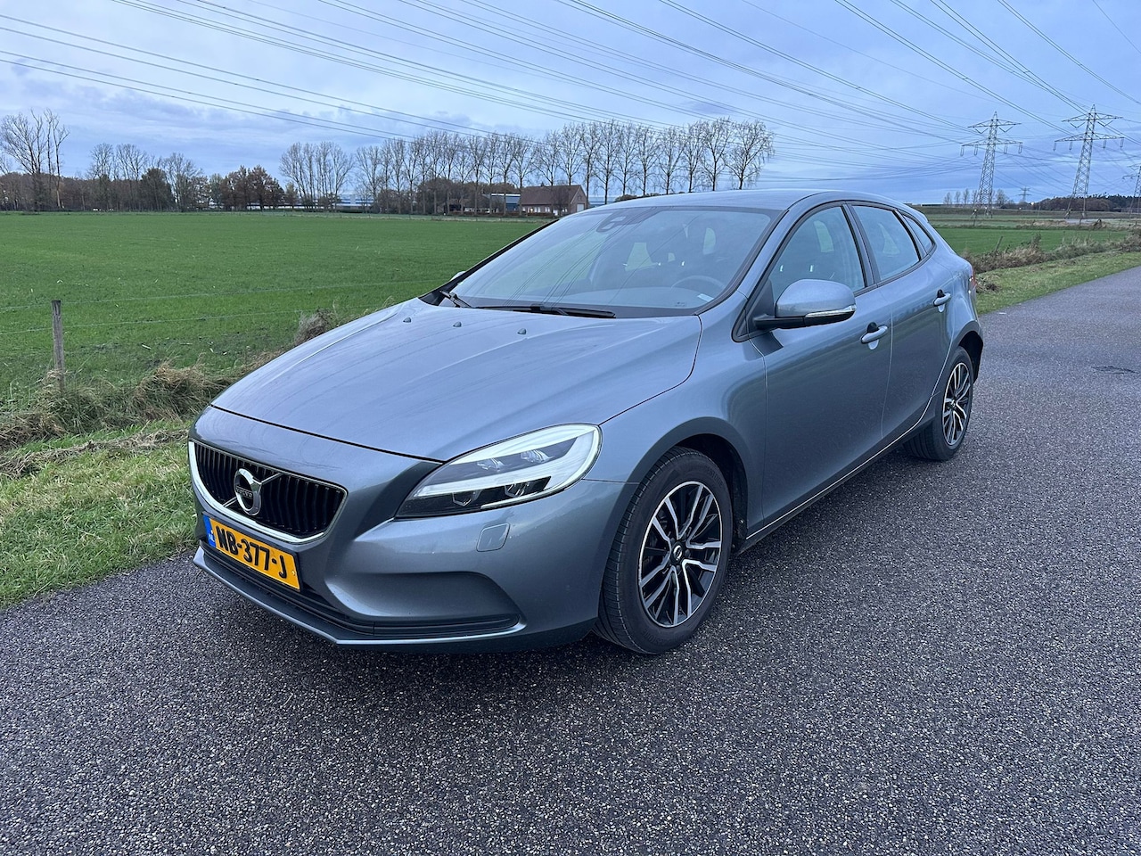 Volvo V40 - 2.0 D2 Kinetic TREKHAAK / ONDERHOUDSBOEKJE / LED / NAP ! - AutoWereld.nl