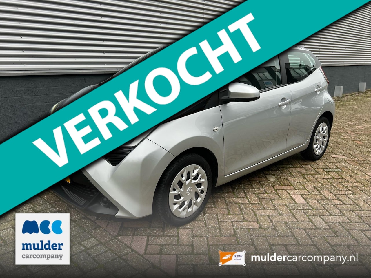 Toyota Aygo - 1.0 VVT-i x-play 5 deurs / Groot scherm / Camera / Ned Auto / NAP / MCC / Gouda - AutoWereld.nl