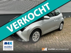 Toyota Aygo - 1.0 VVT-i x-play 5 deurs / Groot scherm / Camera / Ned Auto / NAP / MCC / Gouda