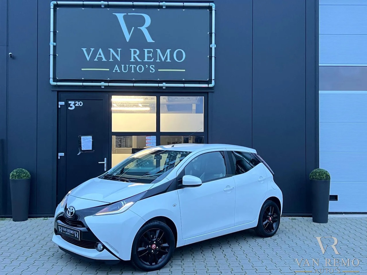 Toyota Aygo - 1.0 VVT-i x-play 1.0 VVT-i x-play - AutoWereld.nl