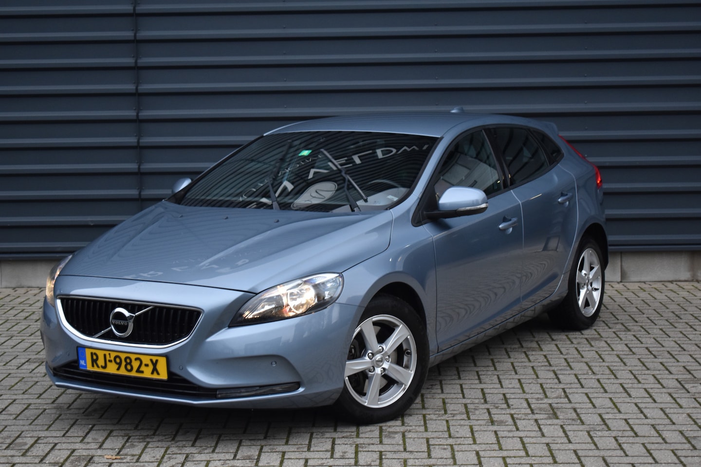 Volvo V40 - 1.5 T3 MOMENTUM | CRUISE CONTROL | 153PK AUTOMAAT | - AutoWereld.nl