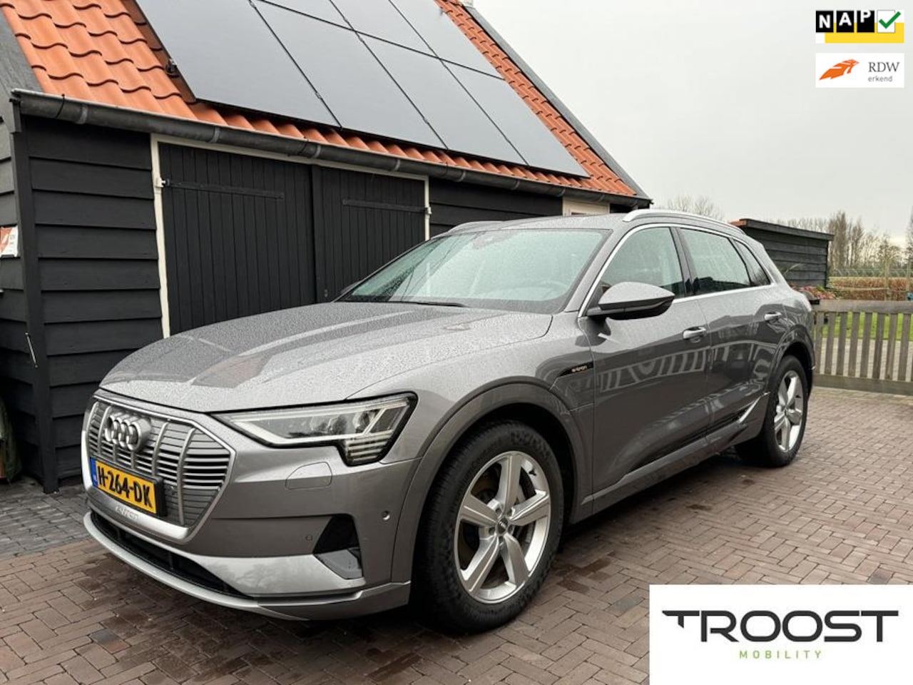 Audi e-tron - E-tron 50 quattro Launch edition plus 71 kWh |Panoramadak| Apple Carplay |Trekhaak afn.} S - AutoWereld.nl