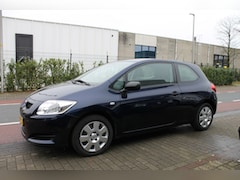 Toyota Auris - 1.4-16V Terra